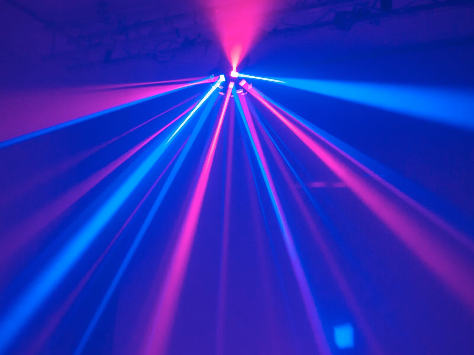 Eurolite LED Z-20 Strahleneffekt – Klassischer Mushroom-Strahleneffekt mit 6 Farben (RGBWA+UV) und Musiksteuerung – ideal für Partys, Bars und mobile DJs mieten – Bild 6